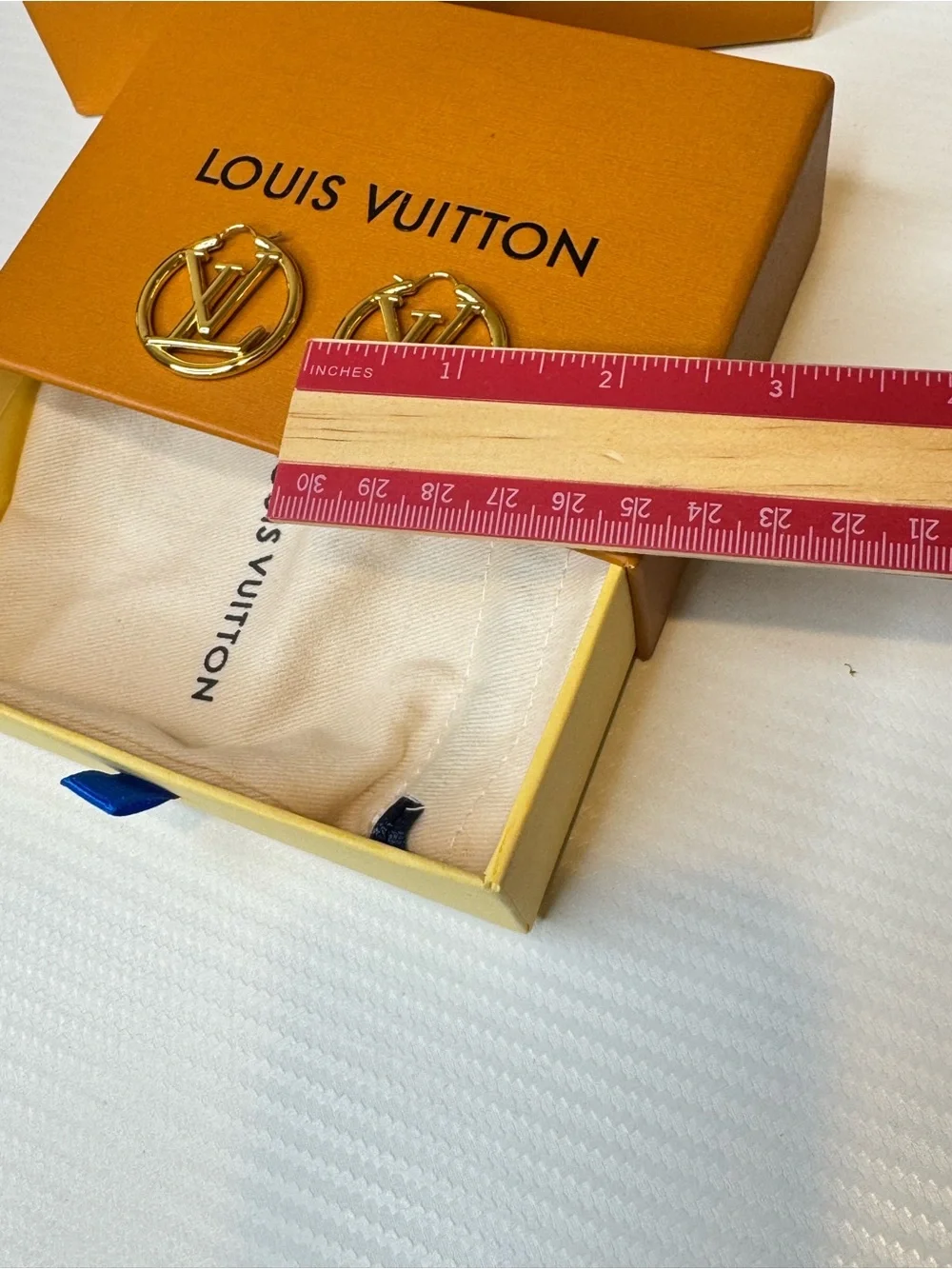 Louis Vuitto n elegant gold